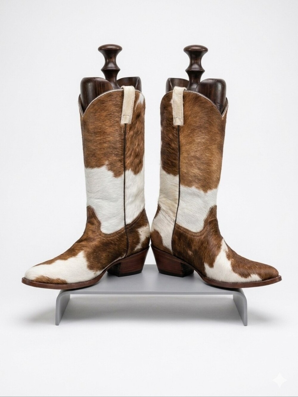 NEW NEVER-WORN Classic Brown & White Cowhide Western Cowboy Boots - Men